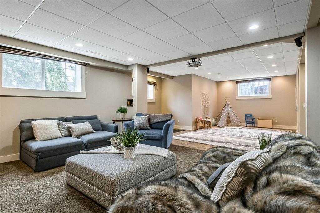 Picture for 315 Crystal Green Close  https://www.cirrealty.ca/reb/creb/37/A2266937_38.jpg