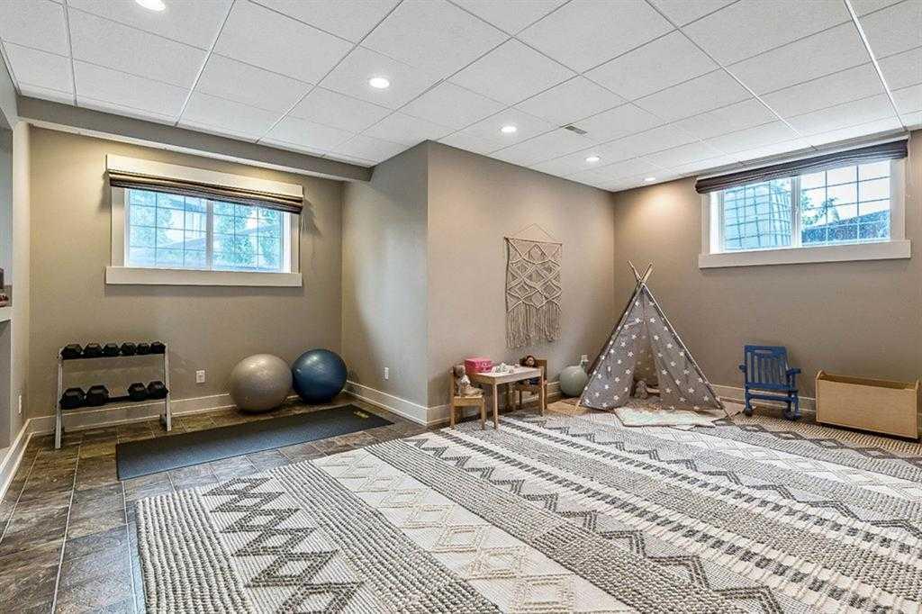 Picture for 315 Crystal Green Close  https://www.cirrealty.ca/reb/creb/37/A2266937_40.jpg