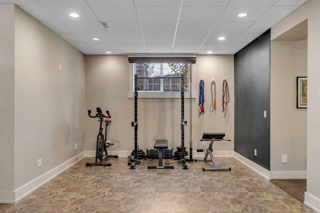 Picture for 315 Crystal Green Close  https://www.cirrealty.ca/reb/creb/37/A2266937_41.jpg