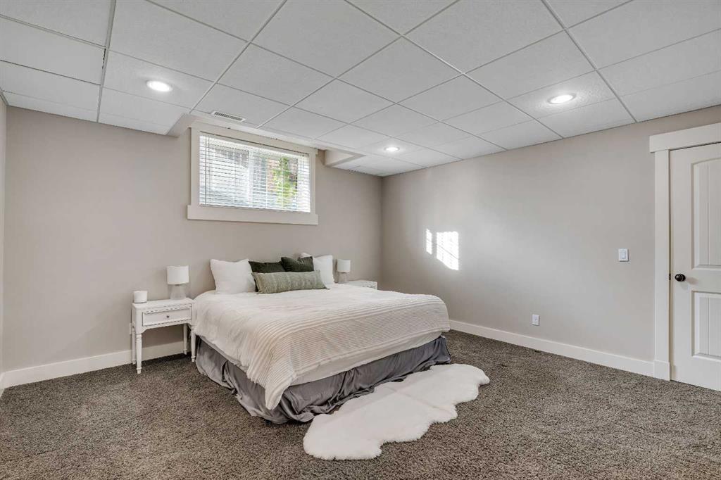 Picture for 315 Crystal Green Close  https://www.cirrealty.ca/reb/creb/37/A2266937_42.jpg