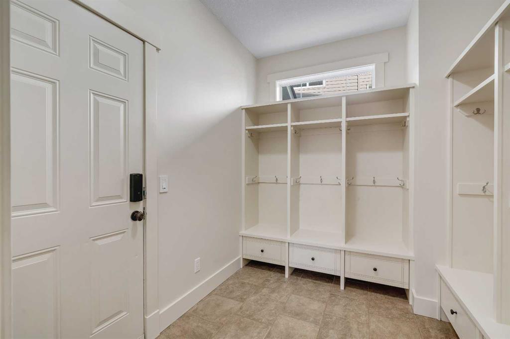 Picture for 315 Crystal Green Close  https://www.cirrealty.ca/reb/creb/37/A2266937_7.jpg