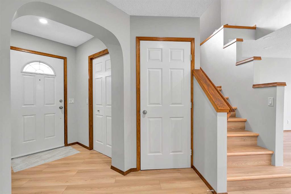 Picture for 6 Country Hills Manor NW