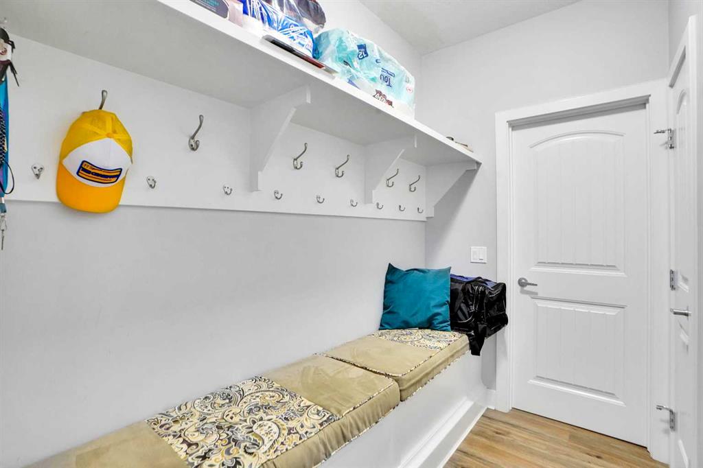 Picture for 70 Royal Ridge Manor NW https://www.cirrealty.ca/reb/creb/37/A2267637_17.jpg