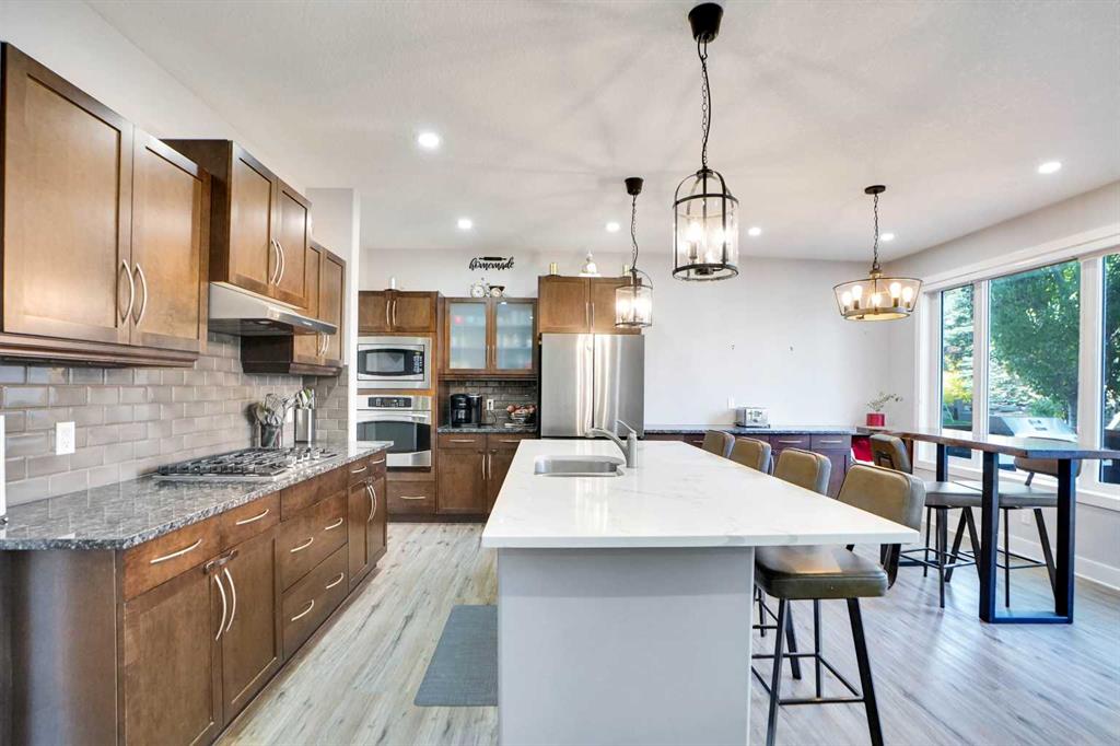 Picture for 70 Royal Ridge Manor NW https://www.cirrealty.ca/reb/creb/37/A2267637_8.jpg