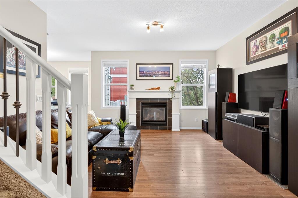 Picture for 2002, 1001 8 Street NW