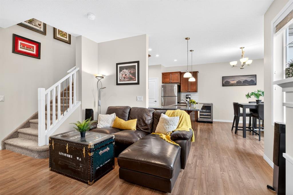 Picture for 2002, 1001 8 Street NW