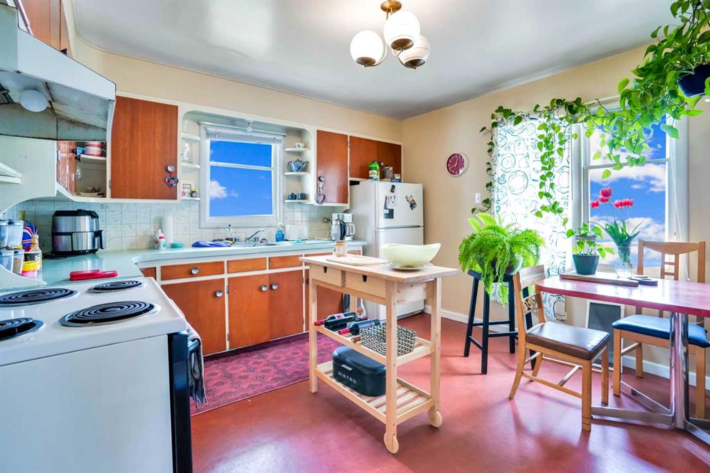 Picture for 112 29 Avenue NW