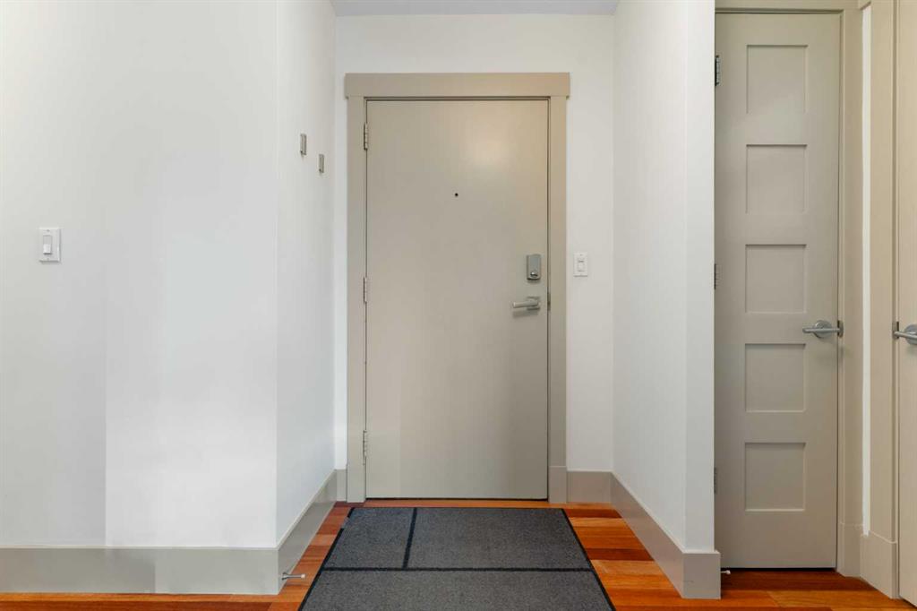 Picture for 201, 220 26 Avenue SW