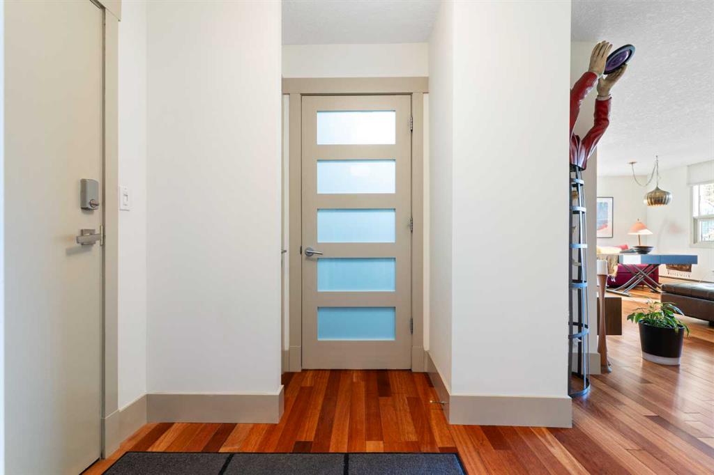 Picture for 201, 220 26 Avenue SW