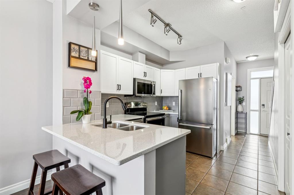 Picture for 12, 140 Rockyledge View NW