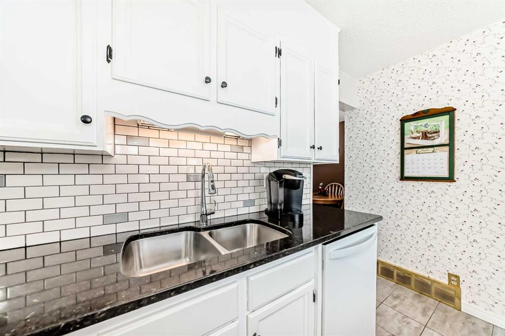 Picture for 24 Cedarwood Hill SW