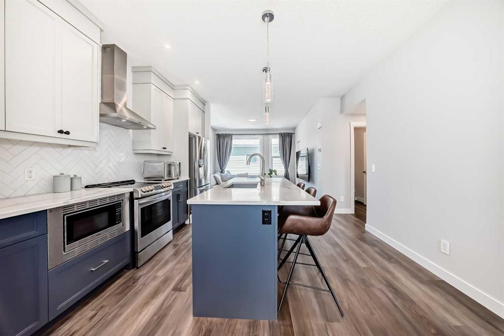 Picture for 172 Rowmont Boulevard NW