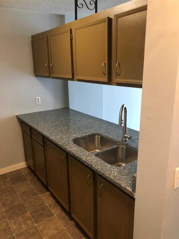 Picture for 402, 738 3 Avenue SW