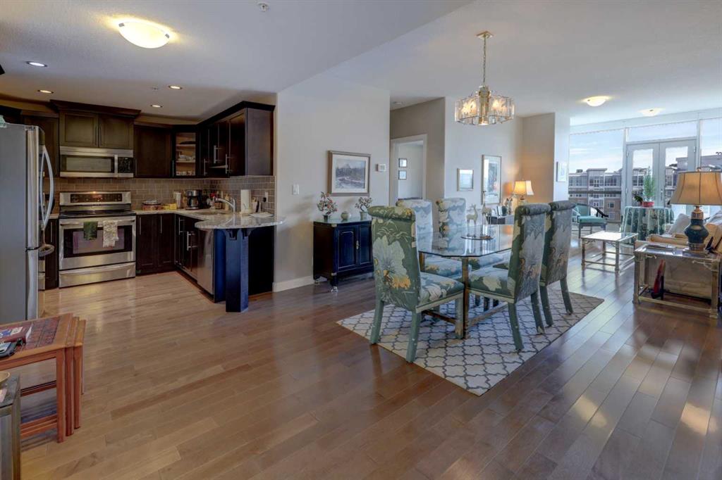 Picture for 810, 16 Varsity Estates Circle NW