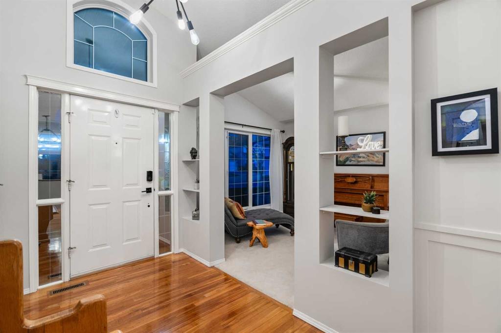 Picture for 94 Edgebrook Heights NW