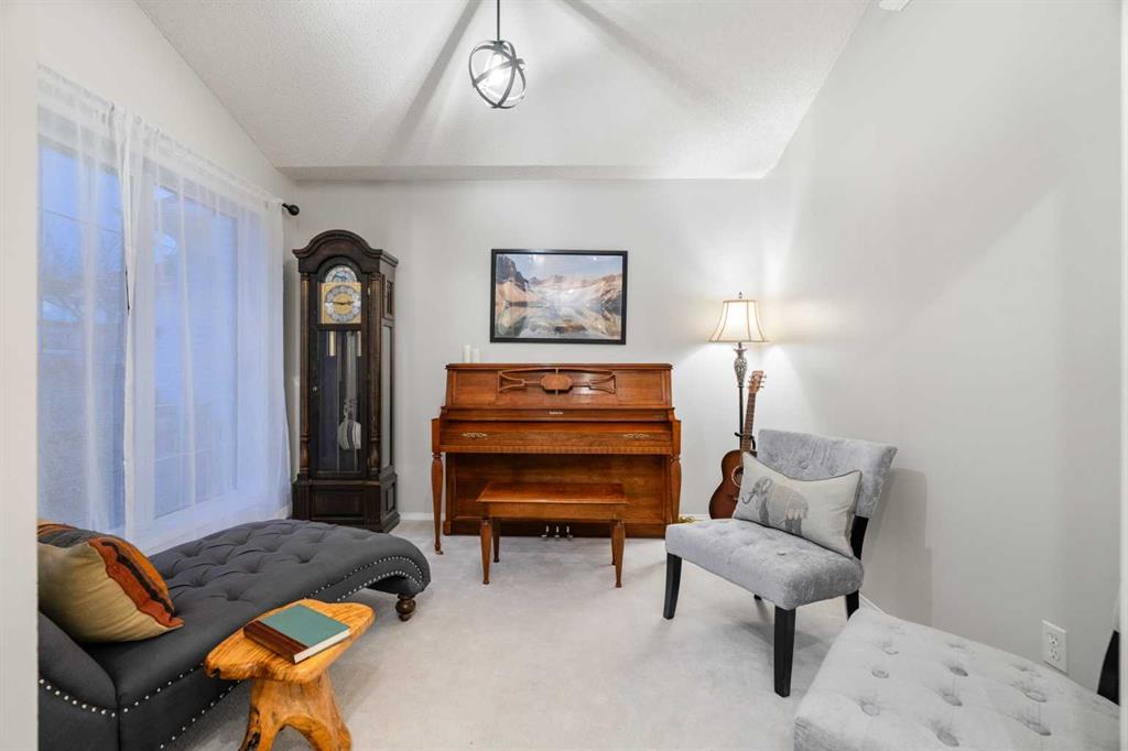 Picture for 94 Edgebrook Heights NW