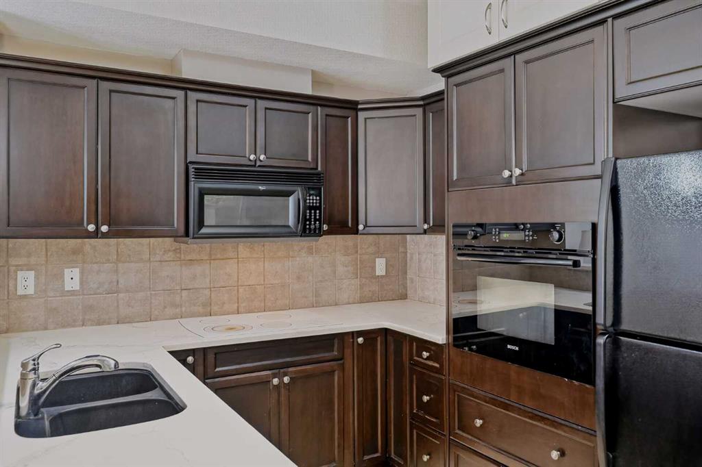Picture for 104, 60 Royal Oak Plaza NW