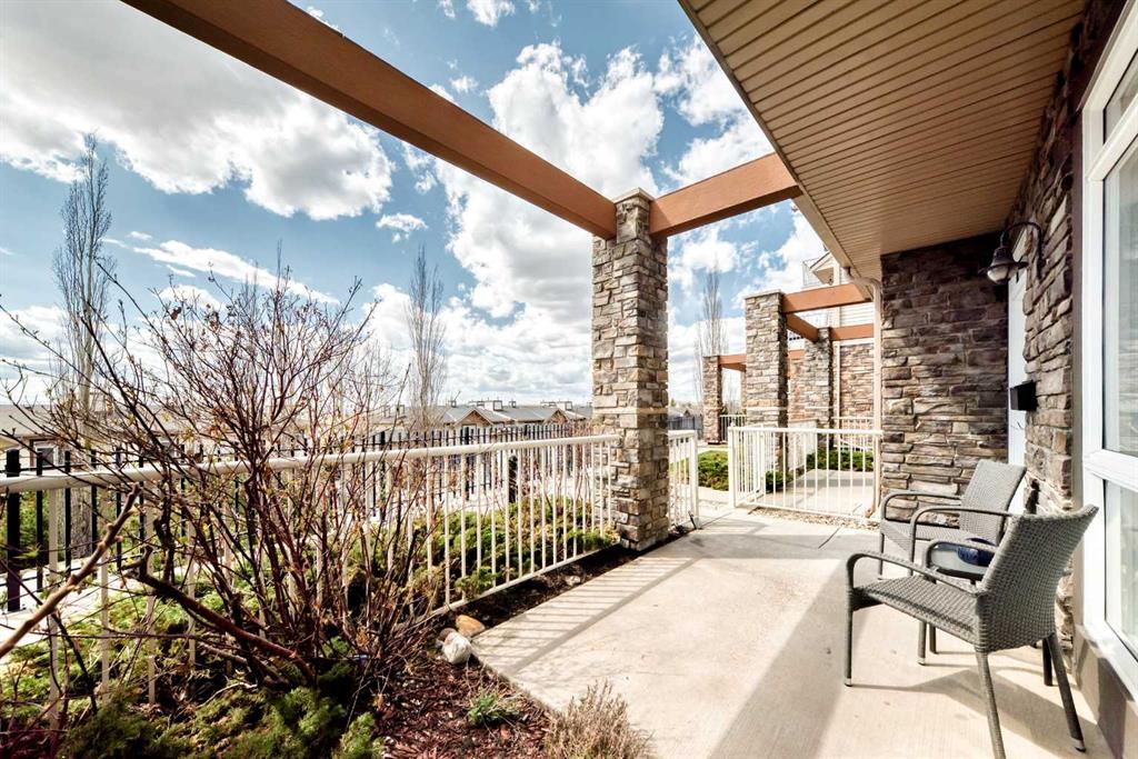 Picture for 2, 132 Rockyledge View NW