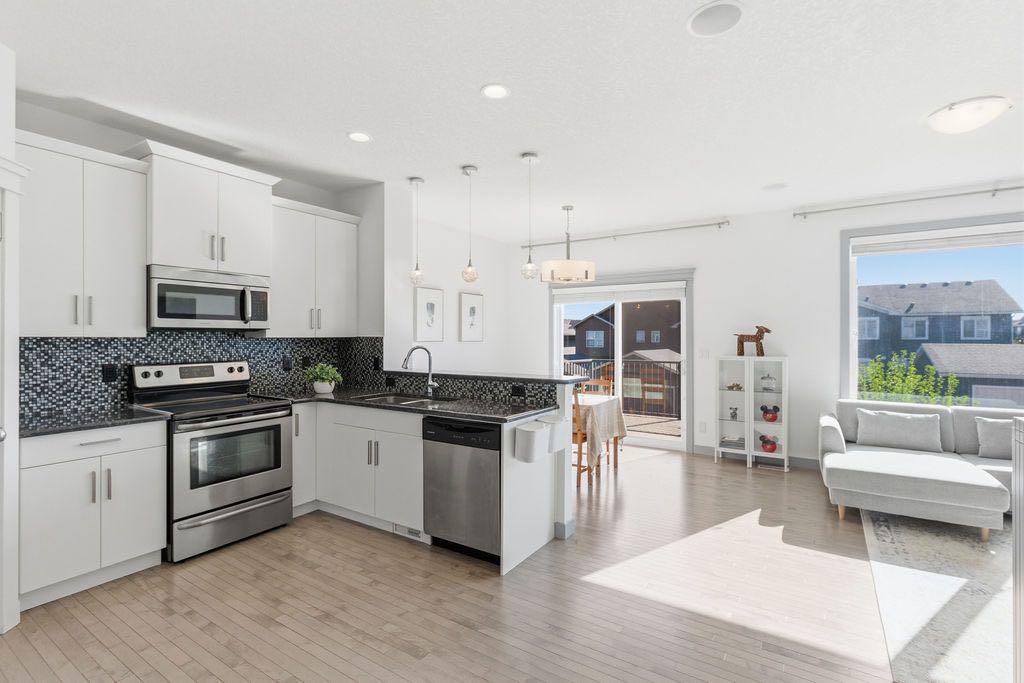 Picture for 11 Evanscrest Way NW