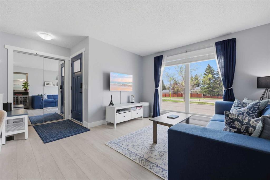 Picture for 160 Silvergrove Hill NW