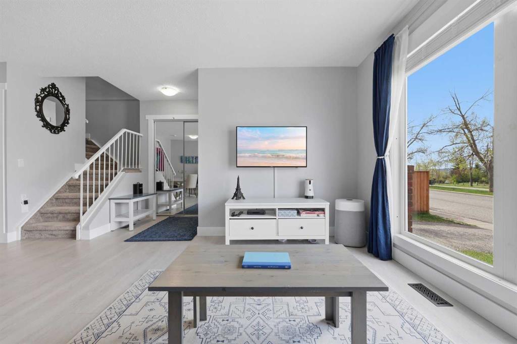 Picture for 160 Silvergrove Hill NW