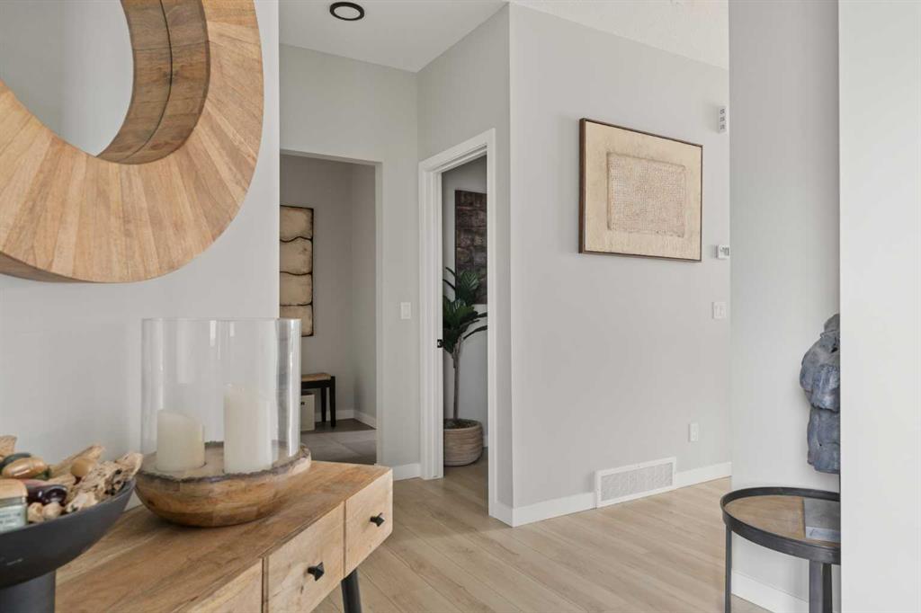 Picture for 630 Kingsmere Way SE