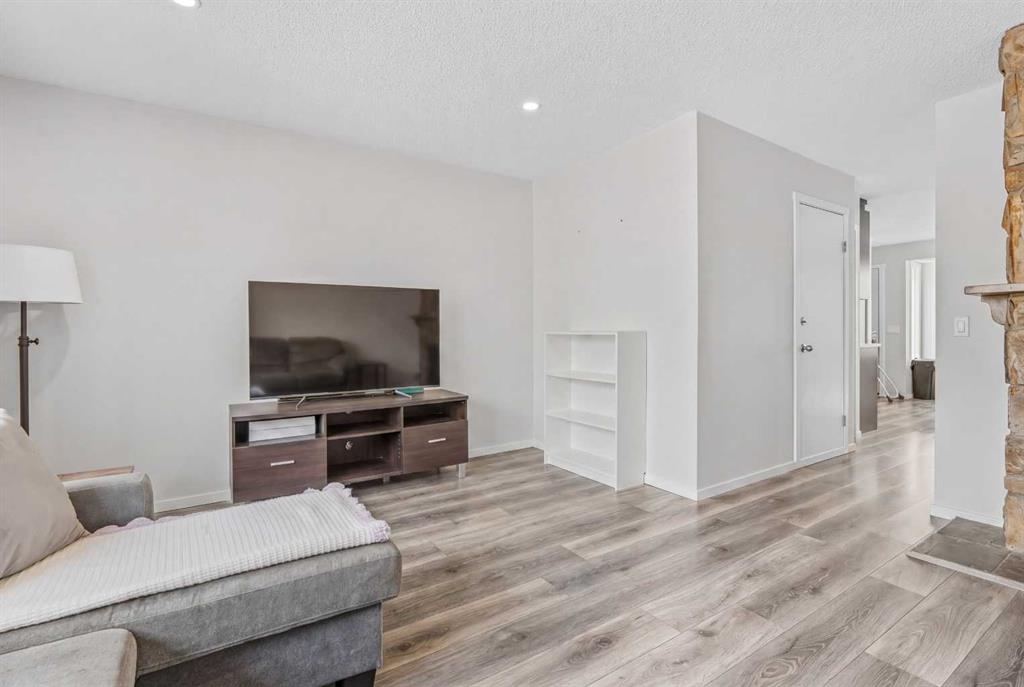 Picture for 84 Falconridge Place NE