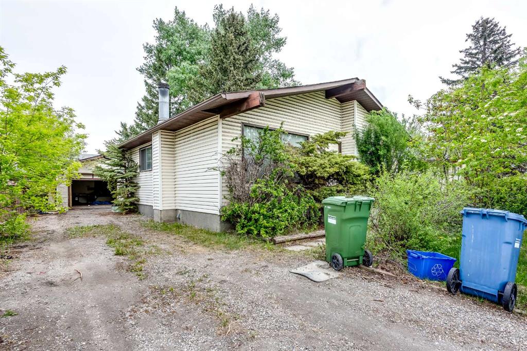 Picture for 608 Aboyne Crescent NE