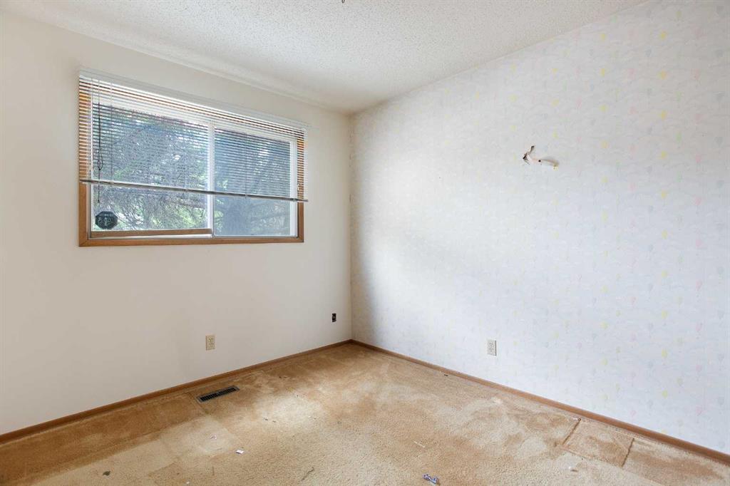 Picture for 608 Aboyne Crescent NE