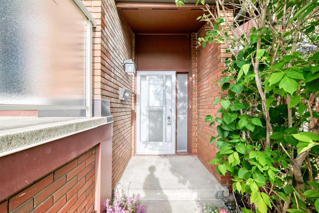 Picture for 208, 1305 Glenmore Trail SW