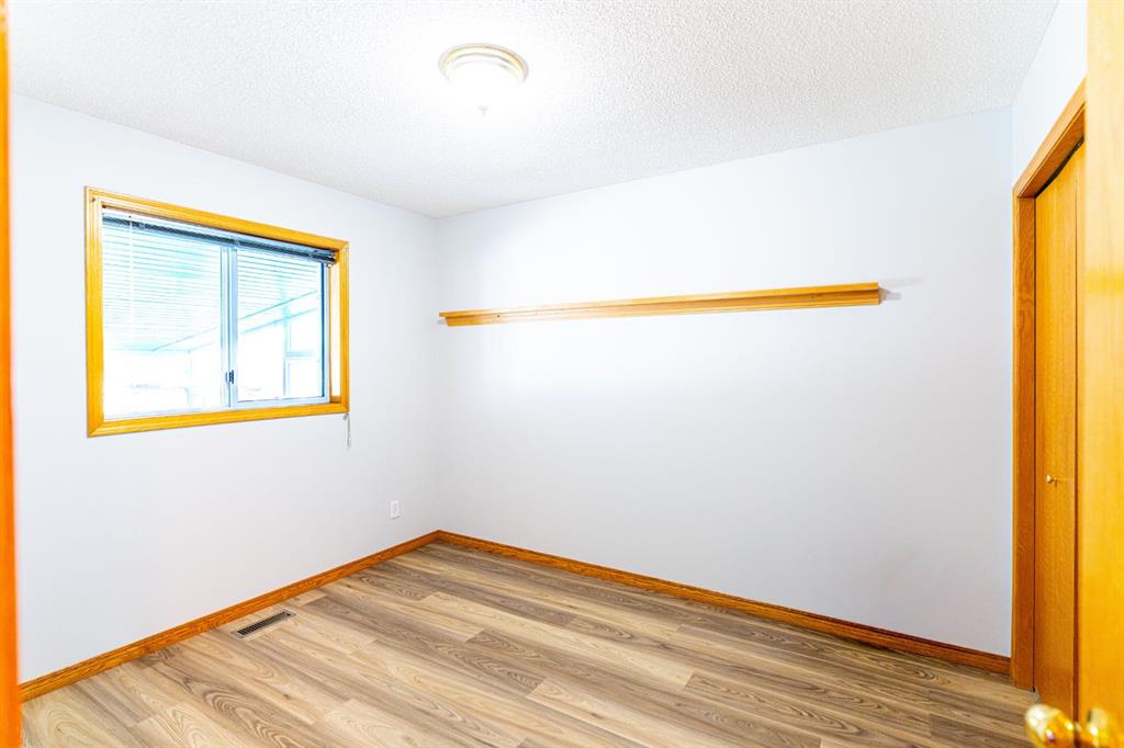Picture for 70 Elizabeth Way SE