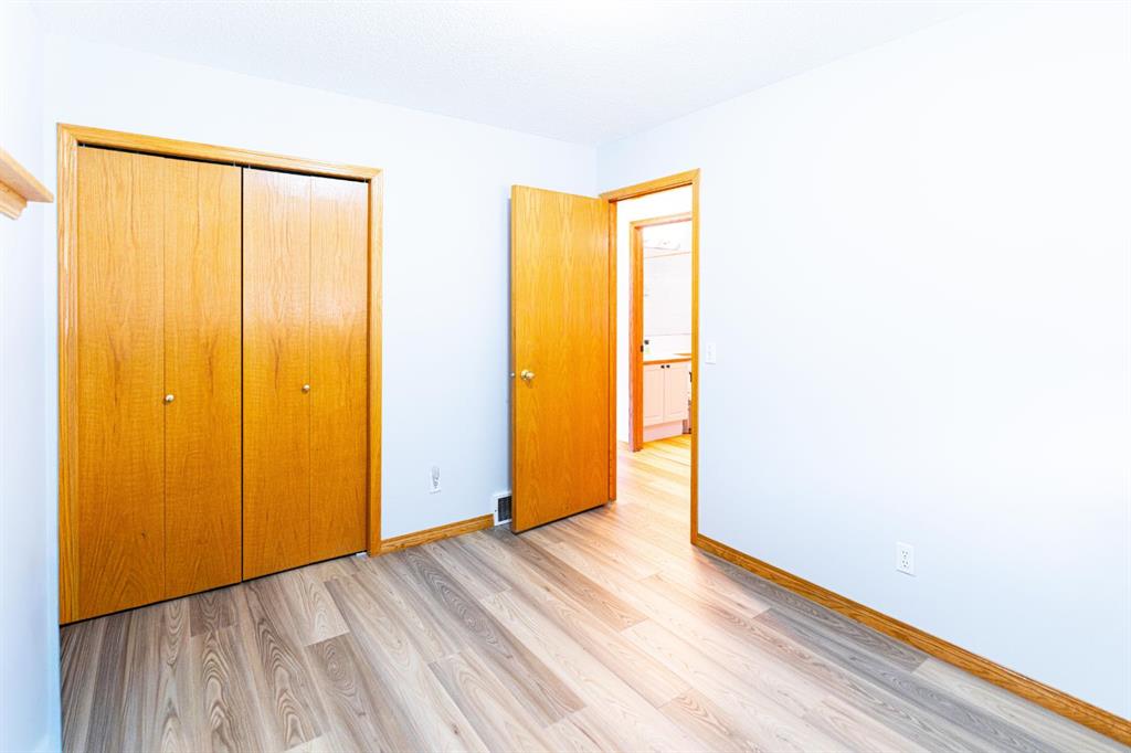Picture for 70 Elizabeth Way SE