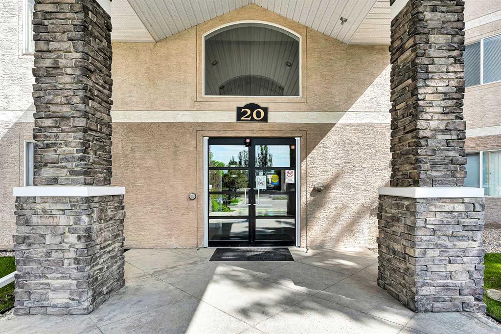 Picture for 106, 20 Country Hills View NW