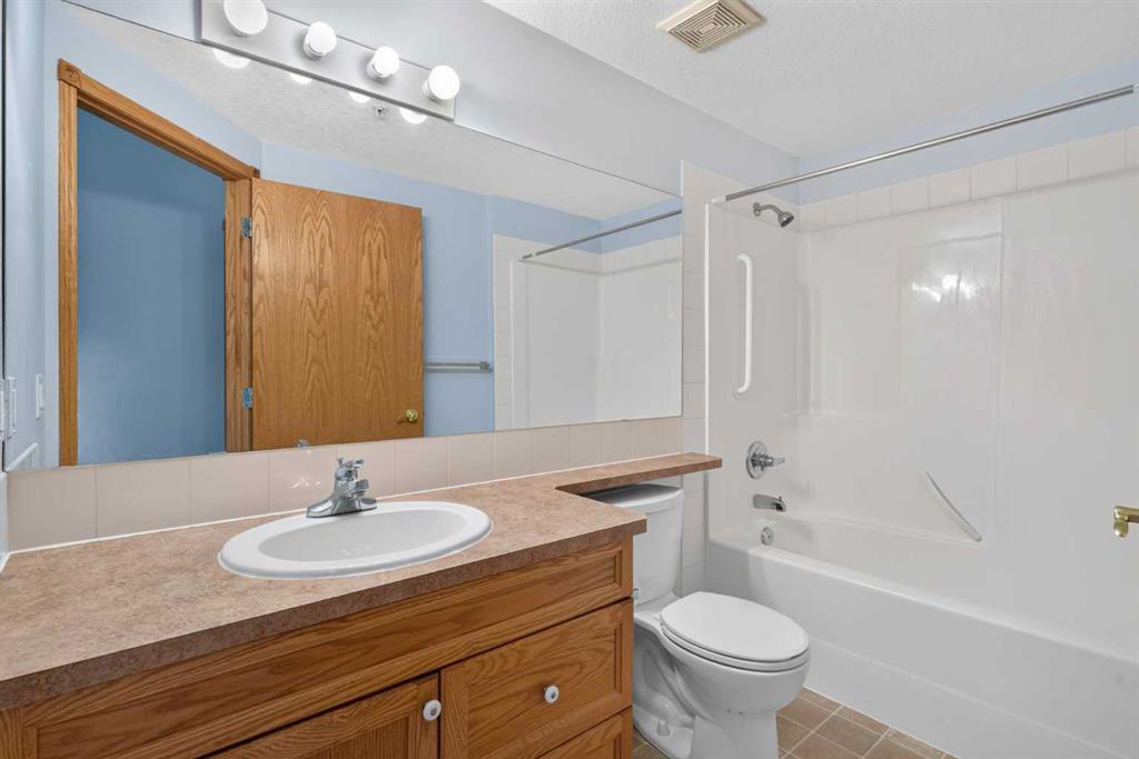 Picture for 325, 728 Country Hills Road NW