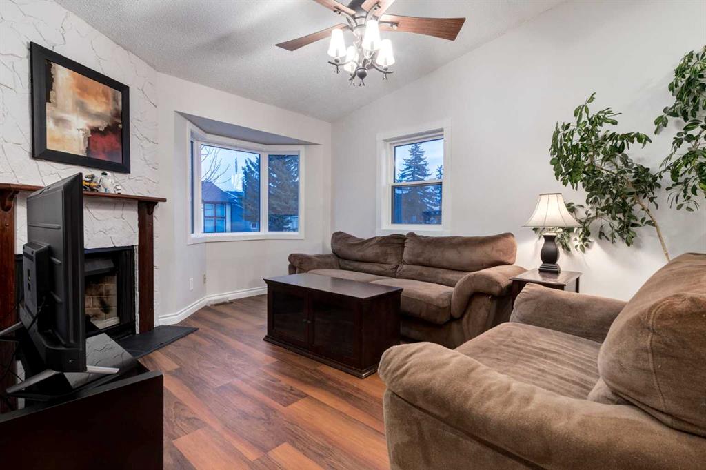 Picture for 27 BEDFIELD Close NE