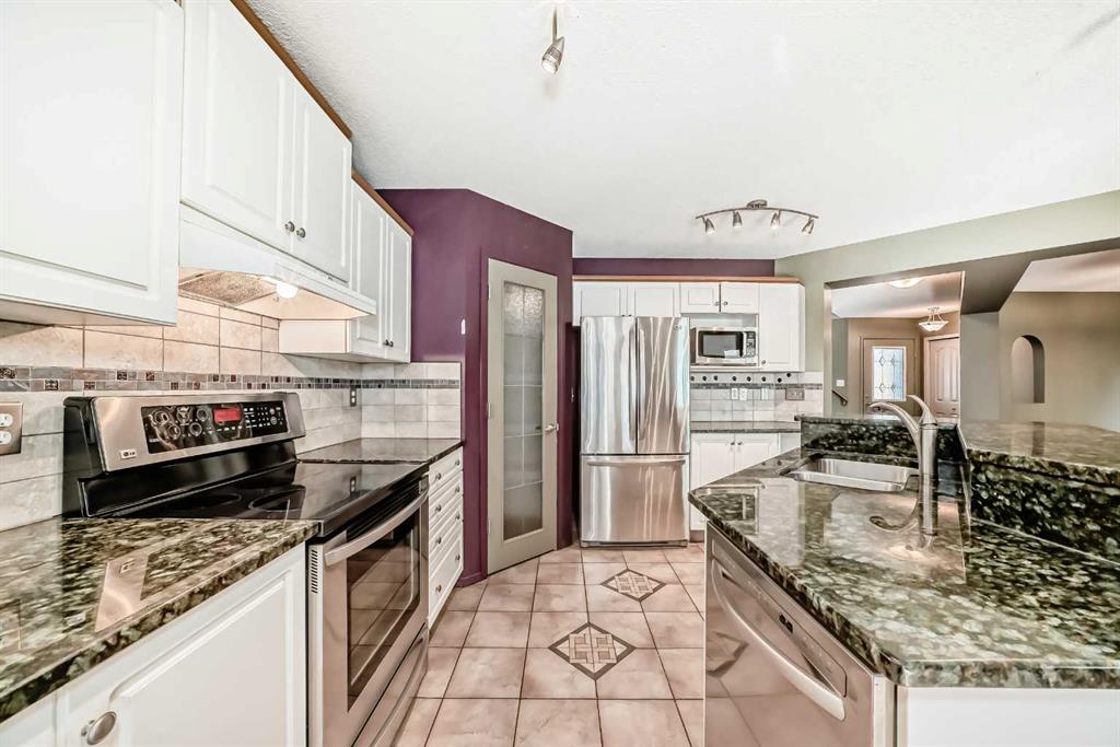 Picture for 77 Citadel Ridge Green NW https://www.cirrealty.ca/reb/creb/38/A2266438_12.jpg