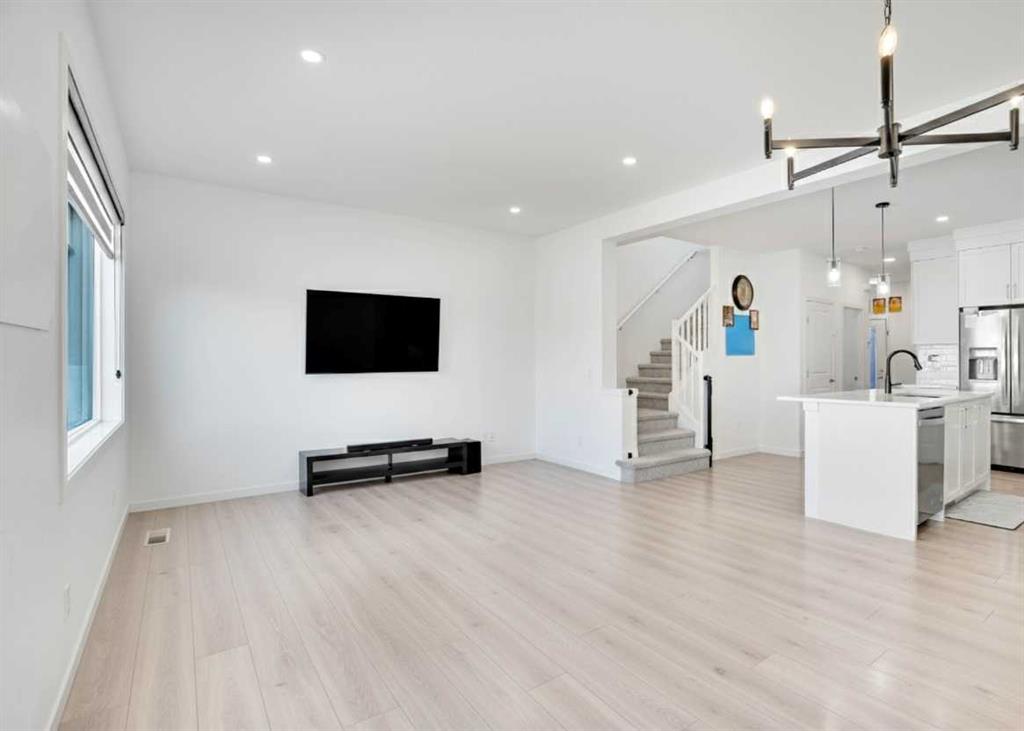 Picture for 1517 Bayview Point SW https://www.cirrealty.ca/reb/creb/38/A2266938_15.jpg