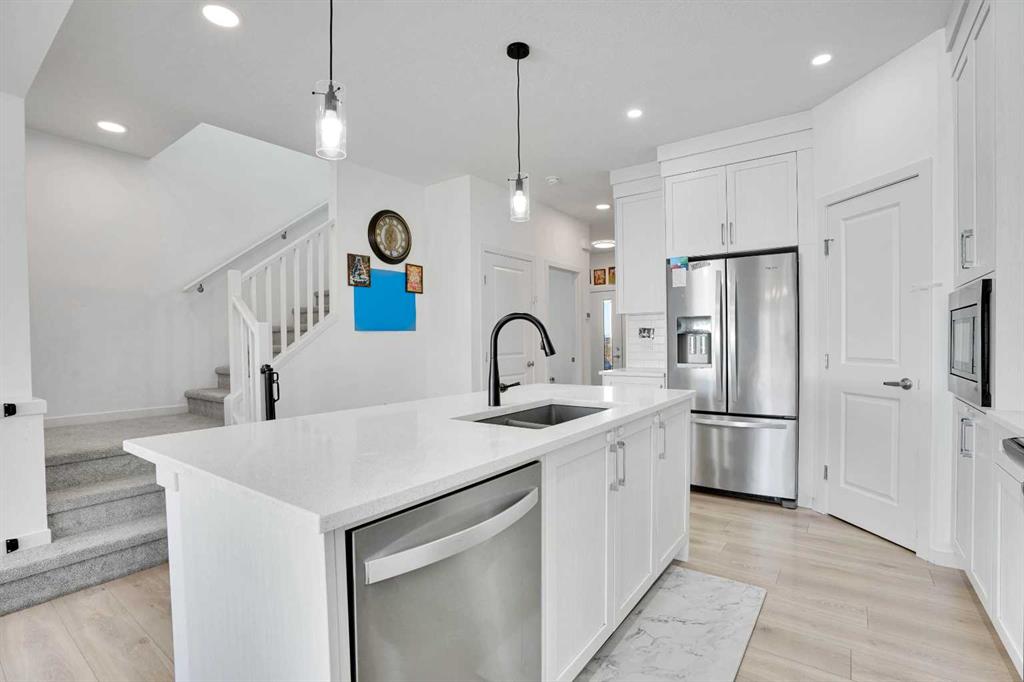 Picture for 1517 Bayview Point SW https://www.cirrealty.ca/reb/creb/38/A2266938_8.jpg