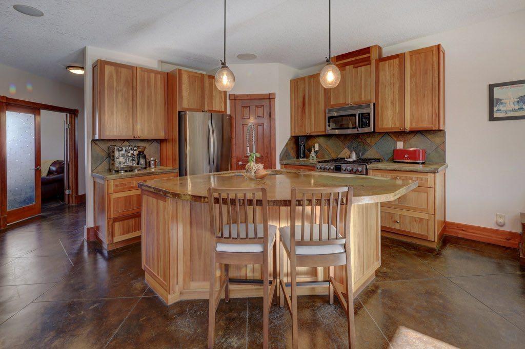 Picture for 2720 20 Street SW