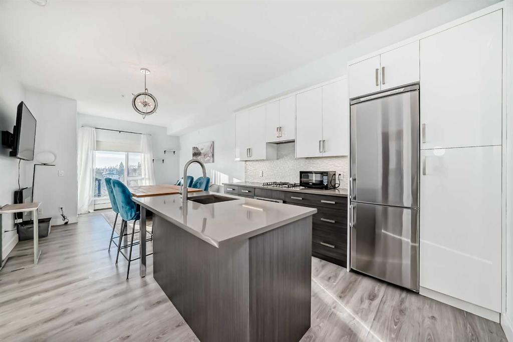 Picture for 304, 1521 26 Avenue SW