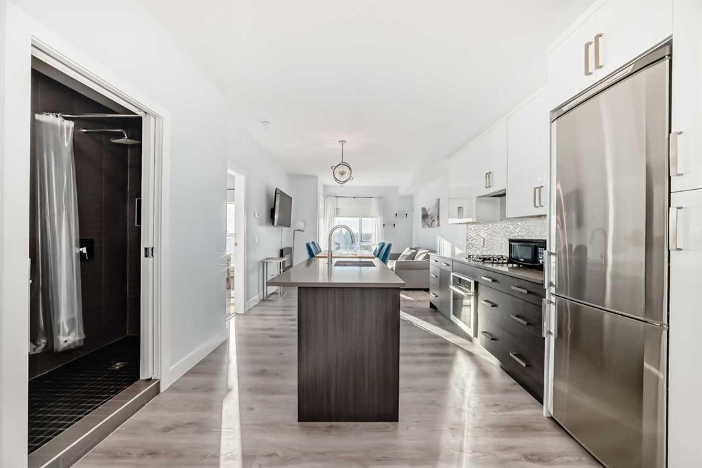 Picture for 304, 1521 26 Avenue SW