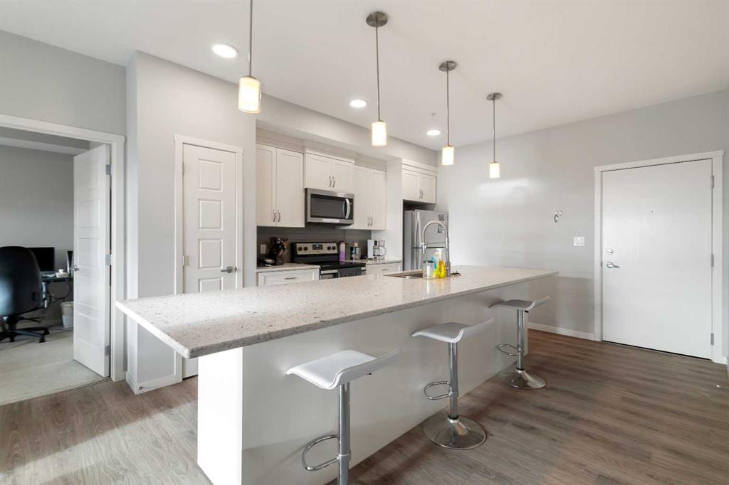 Picture for 305, 20 Seton Park SE