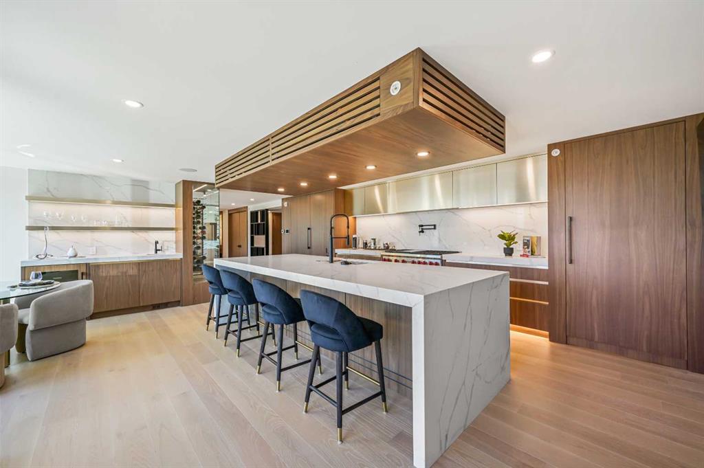 Picture for 403, 100 10A Street NW