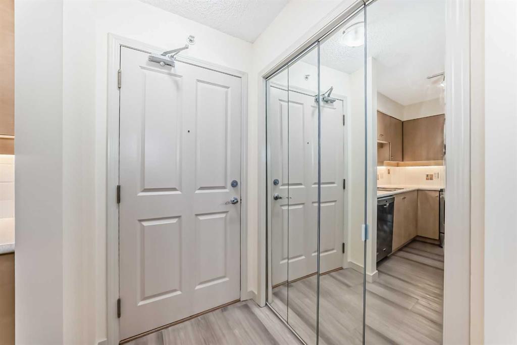 Picture for 202, 650 10 Street SW