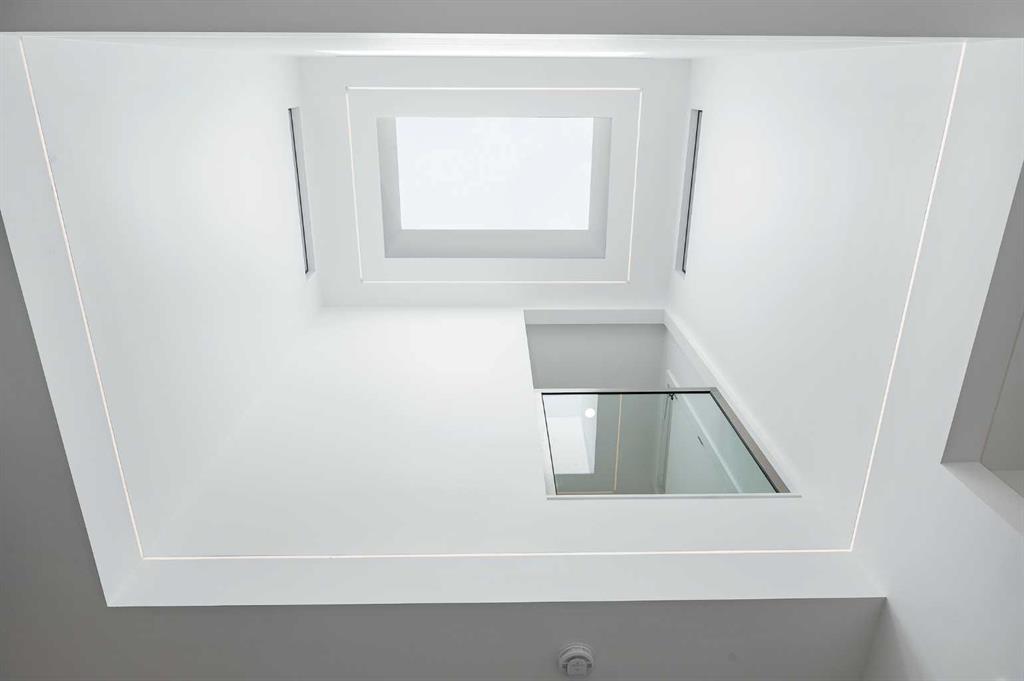 Picture for 517 28 Avenue NW