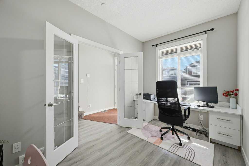 Picture for 75 Howse Crescent NE