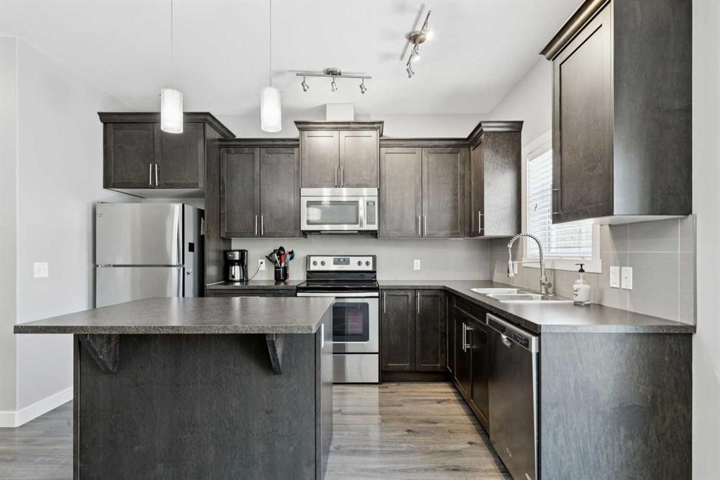 Picture for 626 Skyview Ranch Grove NE