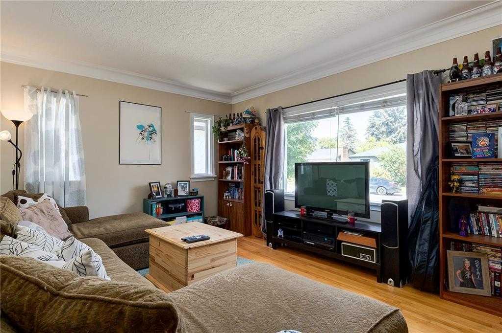 Picture for 639 18 Avenue NE