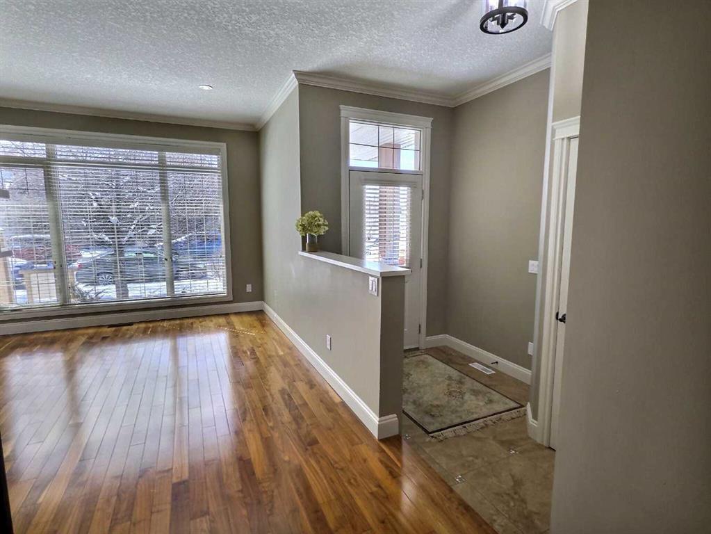 Picture for 1, 406 19 Avenue NE