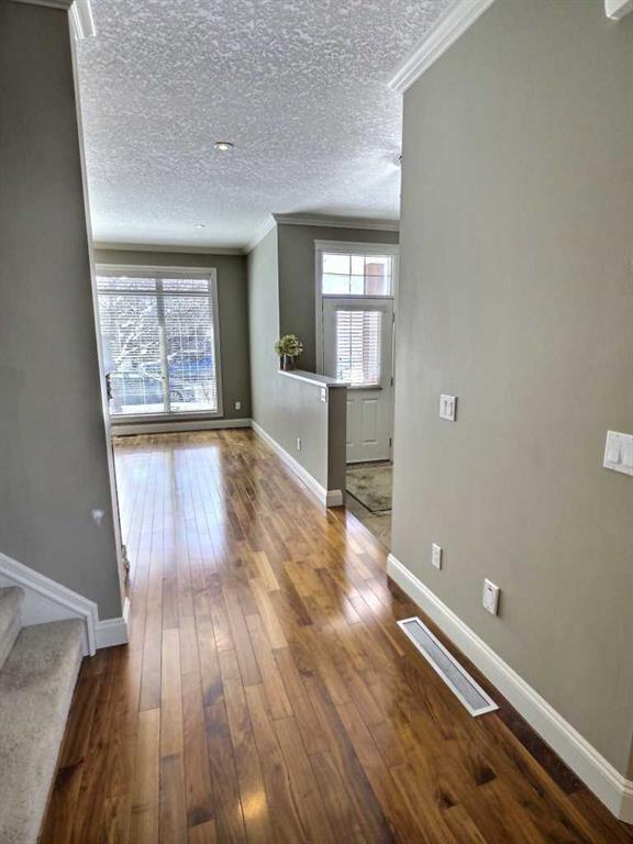 Picture for 1, 406 19 Avenue NE